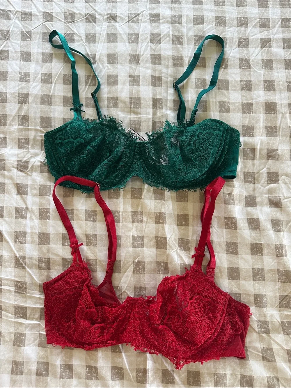 Victoria's Secret Lace Underwire Bra in Emerald Green and Ruby Red